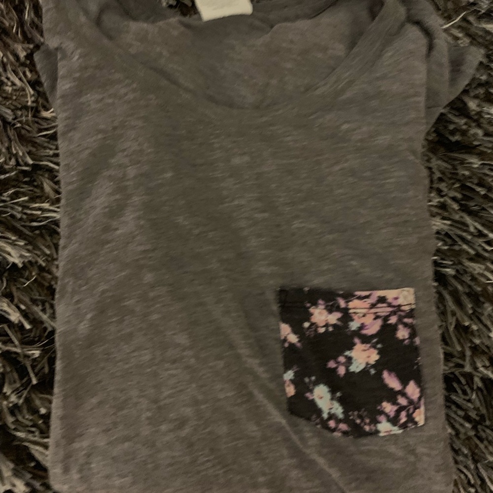 3 PINK T-shirt’s, good condition (gray)